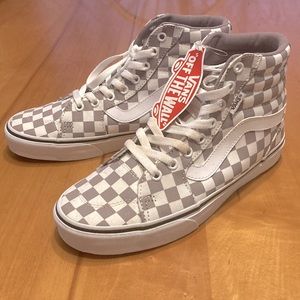 *NWT* Women’s Vans checkered high top size 8.5